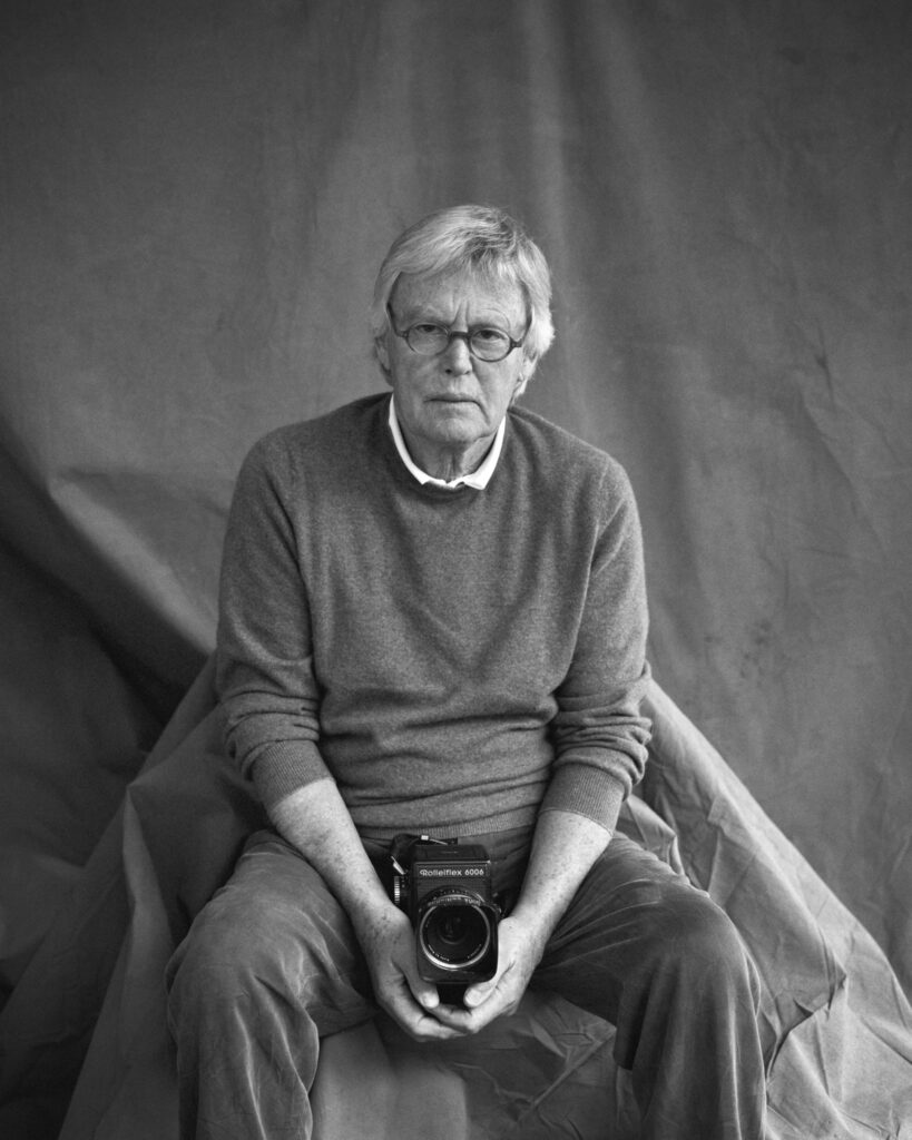 Konrad Rufus Müller, aufgenommen während einer Pause beim fotografieren eines Porträtauftrags für DIE ZEIT; Helmut-Schmidt-Haus, Hamburg, 8.1.2016 (c) Nico Baldauf